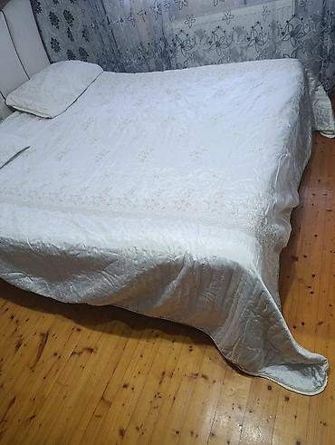 balaxani tekstil: Yataq üçün İşlənmiş rəng - Ağ Yataq örtüyü, Ünvandan götürmə — 3