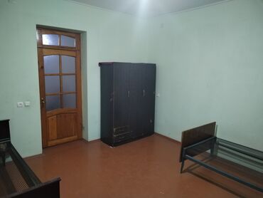 Günlük kirayə mənzillər: Kirayə götürmək üçün geniş və rahat mənzil. Mənzil minimal mebellə