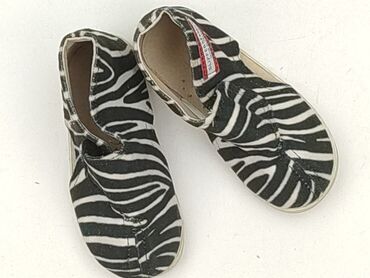 buty do spódniczki dla dziewczynek: Slippers 25, Used at lalafo.pl buty do spódniczki dla dziewczynek: Slippers 25, Used
