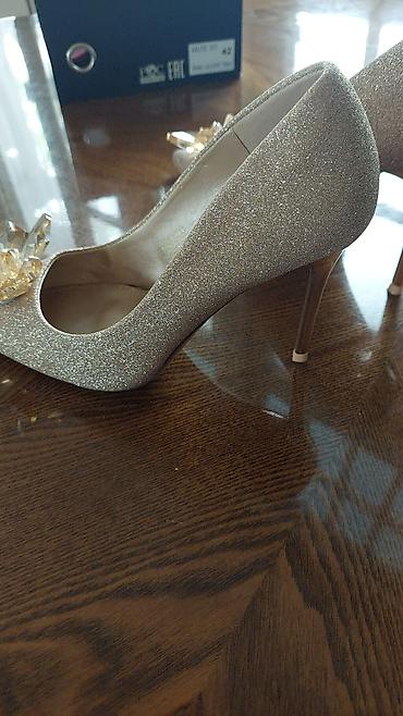 Tuflilər: Qızılı parıltılı qadın tuflisi — stiletto - Rəng: şampan/qızılı — 1