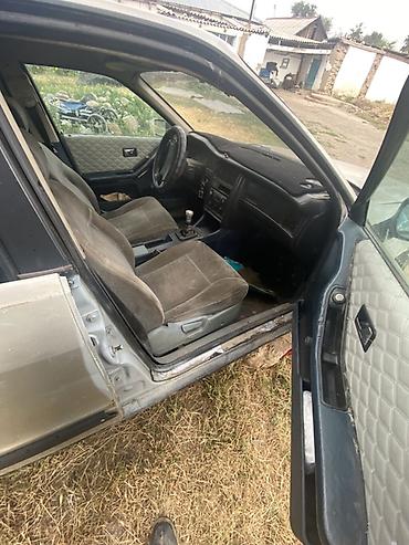 велюровое: Audi 100: 1990 г., Механика, Седан — 2