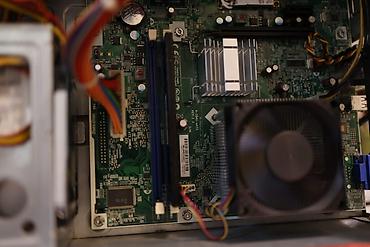 Masaüstü kompüterlər və iş stansiyaları: Yığma kompüter: Prosessor-Intel Dual Core E5800 3.2 GHz LGA 775 — 6