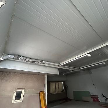 Установка вытяжек и вентиляции: Если у вас зимой потеют окна, появляется плесень, в доме повышенная — 9