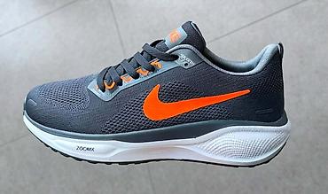 tamnoplava: Nike patike za trčanje – ZoomX serija

41 do 46

3300
Din — 3