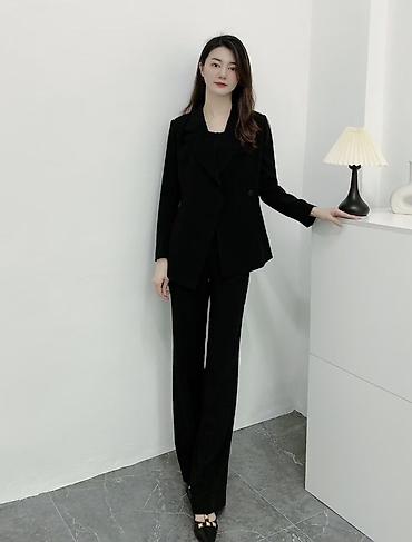 Костюмдар: Женский классический брючный костюм, цвет черный. Состав комплекта: - — 1