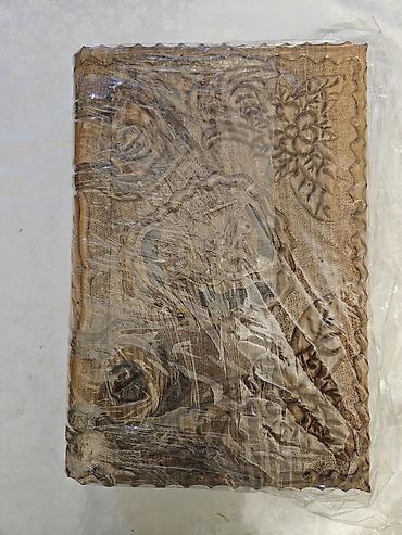 sandıq: . Material: bərk ağac (üst hissə əl ilə oyma floral və dekorativ — 3