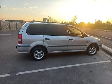 Mitsubishi Space Wagon: 2000 г., 2.4 л, Механика, Бензин, Универсал