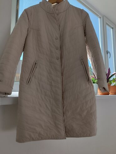 Пуховики и зимние куртки: Куртка деми сезон .размер s 44,46 почти новая