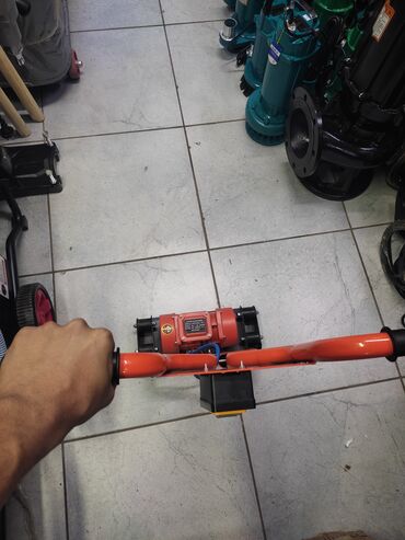 Другие инструменты: Вибро рейка 
модель TV-220V
WEİGHT 25kg