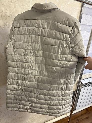 Пуховики и зимние куртки: Продаю куртки по 1000 сом, 1+1=1800 сом Подойдет на весну Цвета — 5