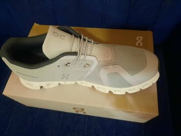 Krasofkalar və idman ayaqqabıları: New Balance krossovkası satılır.Yenidir upakovkadadır.Amerikadan — 2