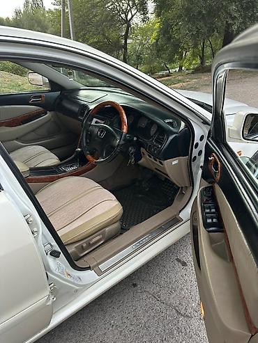 белый салон: Honda Saber: 2002 г., 3.2 л, Автомат, Бензин, Седан — 8