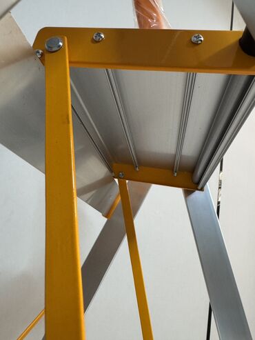 Складные стремянки-лестницы: Складная стремянка-лестница, Материал: Металл, Новый, Для дома, Высота: До 2 м — 9