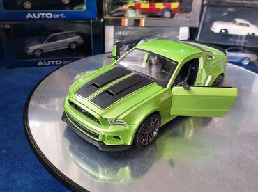 Avtomobil modelləri: Коллекционная модель Ford Mustang Street Racer Green black 2014 — 8