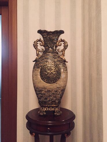 dekor qaymaq: Vaza İtaliya 🇮🇹 Ваза - амфора . Материал - керамика . Страна -Италия