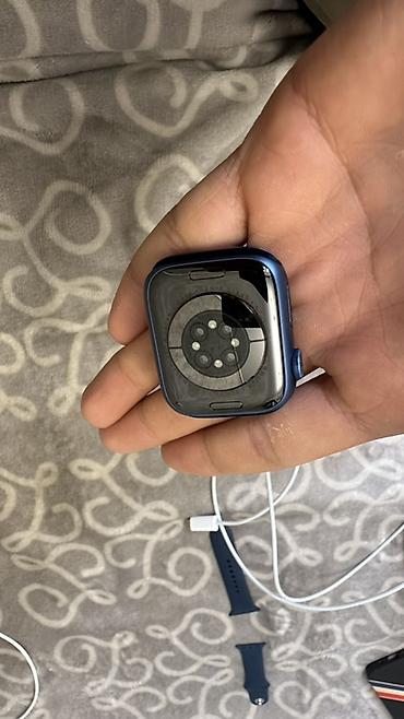 Apple Watch: 📱 Экран: Always-On Retina, 41мм * 💧 Защита от воды: до 50 метров * ❤️ — 3