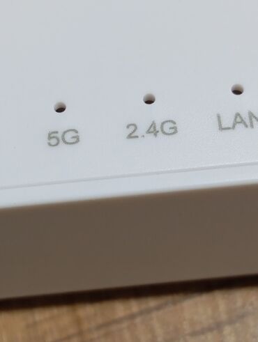 4g router: Router, təzədi,2.4g+5g. telefon yeri var,2 usb,4 lan girişləri. 4