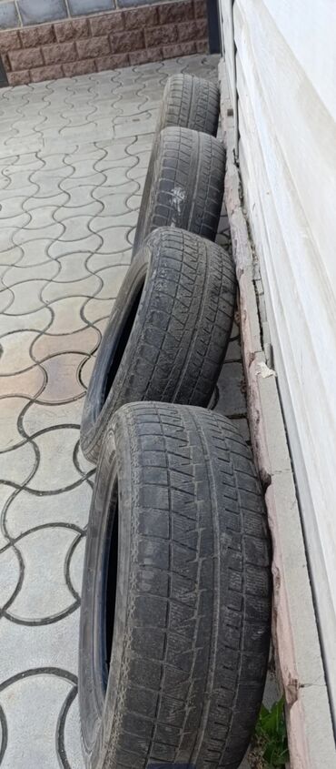 колесо от тачки: Шины 215 / 60 / R 16, Зима, Б/у, Комплект, Легковые, Bridgestone
