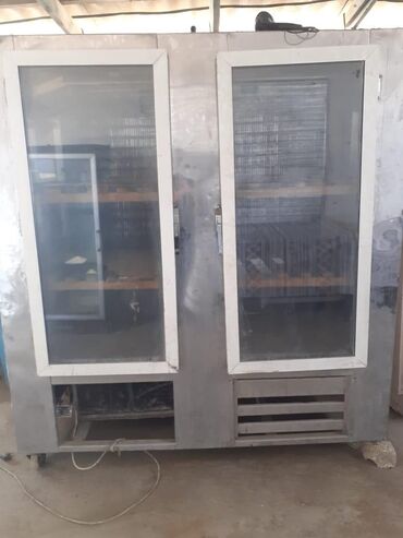 soyuducu çinar: Vitrin soyuducu satilir 900azn. 1 ton tutumlu. Unvan buzovna m 4988