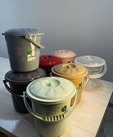 Пластиковые вёдра с крышкой и ручкой - Объём: ориентировочно 10–12 л