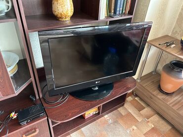 передвижной телевизор: Продам телевизор LG 32''. Есть вход для тюльпанов и HDMI. В комплект