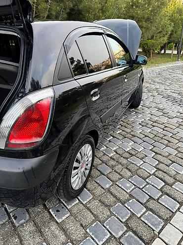 Kia: Kia Rio hatchback Xarici görünüş: - Rəng: qara - 5 qapılı hatchback — 10