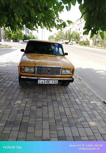 sorento fara: VAZ 2107, sarı rəngli sedan Xüsusiyyətlər: - Korpus: klassik sedan — 2