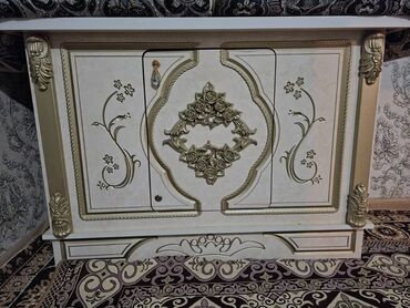 приставка телевизора: Классическая тумба в стиле барокко/рококо. - Материал: ЛДСП/МДФ с