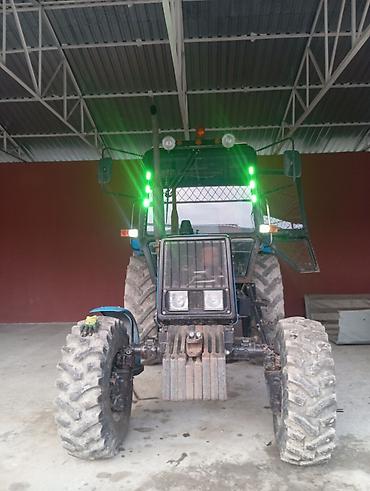 Traktorlar: Belarus MTZ traktoru - Güclü dizel mühərrik, qabaqda balans yükləri — 1