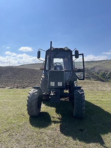 traktor kabinkası: Kənd təsərrüfatı üçün çoxməqsədli təkərli traktor Xüsusiyyətlər: - Ön — 1