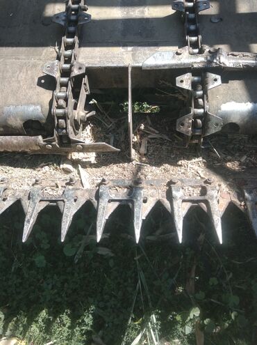 Зерновые жатки: Продается силосный Камбайын собой имеется две жатки .один силосный — 2