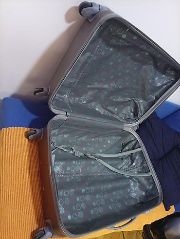 Putni koferi i torbe: Tvrdi kofer na točkiće – veličina velika. oko 75 45 30 — 9