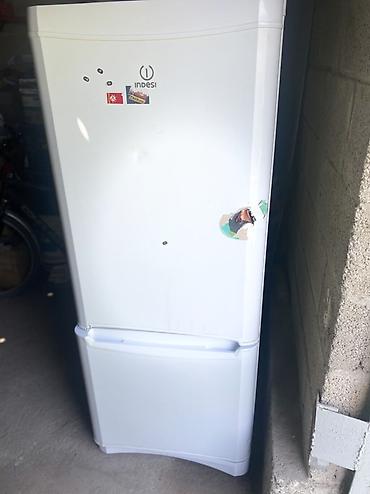 новые холодильники: Холодильник Indesit, Б/у, Двухкамерный — 2