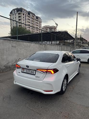 corolla 2022: Toyota Corolla: 2022 г., 1.8 л, Автомат, Гибрид, Седан — 4