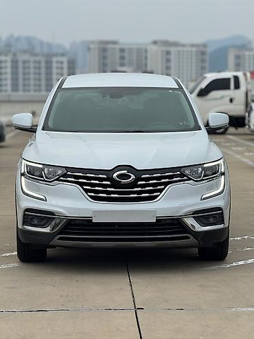 omoda s5: Самсунг Рено QM6 (Samsung Renault QM6) — пятидверный кроссовер белого — 1