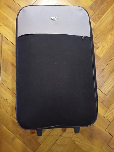 tasne mona cena: Veliki kofer na točkićima sa teleskopskom ručkom. OKO 75 40 25. dob — 2