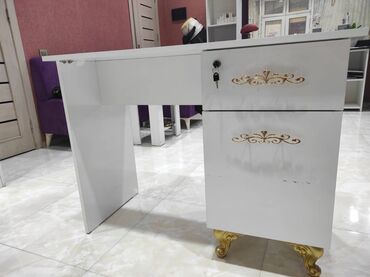 dirnaq masasi: İşlənmiş, Manikür üçün masa