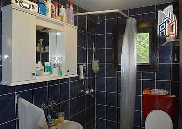 Houses for sale: NA PRODAJU! Useljive dve kuće na korak od centra Uba! Ukupna — 10