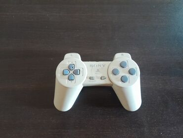 ps4 pult qiymeti: Ps1 pult Isleyib islemediyini bilmiremkolleksiya ucun eladir temizdir