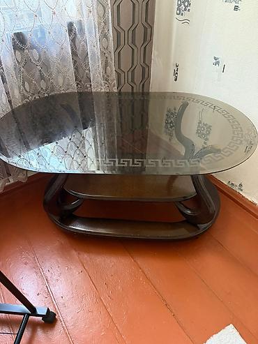kofe sifarişi: Oval masa, Açılmayan, Təkərsiz, Şüşə — 1
