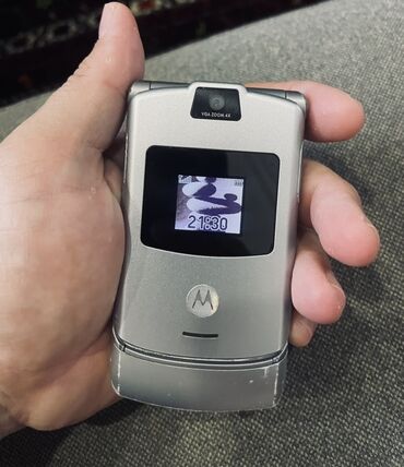 azercell data kart modem: Motorola Razr V Xt889, rəng - Gümüşü, Düyməli