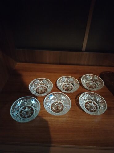 Digər dəstlər və servizlər: Kəsma şüşədən dekorativ qab dəsti - Material: qalın, şəffaf kəsma -da lalafo.az — 7 Digər dəstlər və servizlər: Kəsma şüşədən dekorativ qab dəsti - Material: qalın, şəffaf kəsma — 7