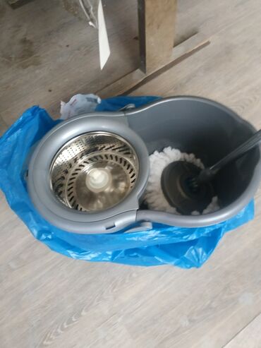 Daş yunu: Döner mexanizimli spin mop və vedrə dəsti - İki bölməli vedrə: sağ