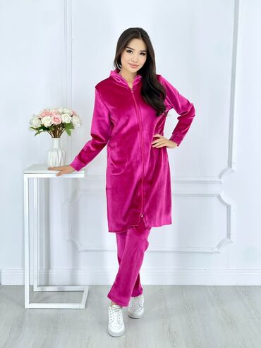 халаты для келинок: Велюровый женский костюм из двух предметов: - Удлинённая кофта на