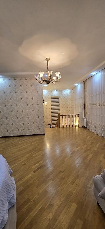 Həyət evləri və villaların satışı: Satılır – geniş həyət evi - Üç mərtəbəli, mansardlı mülk. - Fasadda — 18