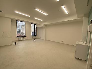 Продажа медицинских центров: Сдаю медицинский кабинет 326 м2. Прошу 60000 сом Дополнительно — 10