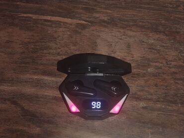 купить правый наушник airpods 3: Продам беспроводные наушники, без коробки. Продажа с зарядкой для