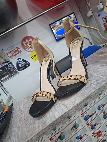 v beach: Женские босоножки Vince Camuto на высоком каблуке. - Модель: открытые — 2