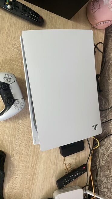 диски на плейстейшен 5: Игровая приставка Sony PlayStation 5 в белом цвете с черными