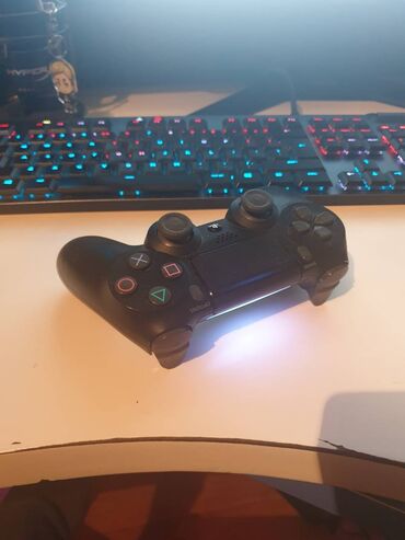 PS4 (Sony PlayStation 4): Продаю dualshock 4, в идеальном состоянии, причина продажи: купил